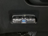 ハンドルの左下にETCがついています。高速道路の料金所の通過も楽々です。 カードの取り出しもしやすい場所についています。