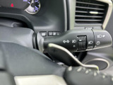 操作しやすい位置に配置されたウインカーレバー。スムーズな操作性で、安全な車線変更をサポートします。直感的な操作が可能です。