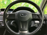 握りやすいステアリングは、運転操作をスムーズに行えます。操作しやすい位置に配置されたスイッチ類で、快適なドライビングをサポートします。