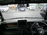 インパネ周りのお写真です。視界が広く、運転もしやすくなっております。