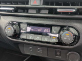 車内を快適な温度に自動調節するオートエアコン。快適なドライブをサポートするシートヒーター機能も備えており、寒い季節のドライブも快適に過ごせます。