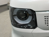 LEDヘッドライトは、点灯の瞬間から最大光量を発揮し、突然暗くなるトンネルなどでの安定感を高めます。