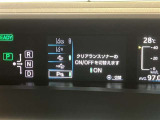 【プリクラッシュセーフティ】警報ブザーとディスプレイで衝突の可能性を知らせ、回避または被害軽減をサポート※ご使用前に作動条件をご確認下さい。