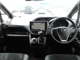 【運転席・インパネまわり】 ハンドル・シート・フロアーなど隅々までプロによるクリーニング済み☆彡キレイな車内でドライブが一層快適にお楽しみいただけます。!!