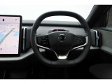 ドライバーモニタリングカメラ付DAC(ドライバー・アラート・コントロール)赤外線カメラでドライバーの視線や頭の動き。瞬きを1秒間に13回スキャンし、注意散漫や居眠り運転と判断すると警告いたします。
