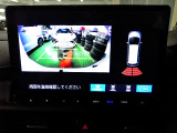 バックカメラの画像です。ガイドラインがスムースな車庫入れをサポートいたします。車庫入れの安心感がアップしますね。