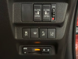 【両側パワースライドドア】両側が電動スライドドアになっております。狭い駐車場でのお子様の乗り降りの時などに安心です!