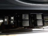 パワーウィンドウスイッチで運転席から全席の窓の開閉ができます。