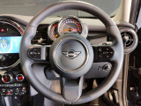 ミニ独特のゴーカートフィーリングと呼ばれる軽快なハンドリングはAT車、MT車のどちらでも楽しめます。