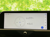 見やすい地図表示で、目的地までスムーズに案内します。運転に集中できる、安全なナビゲーションシステムです。