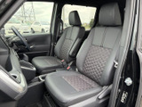 運転席からの視界は良好で、運転操作もスムーズに行えます。快適なドライビングをサポートする設計です。