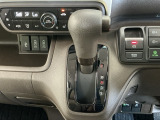 オートマチックシフトレバーは、手になじみ操作しやすい形状で安全運転にもつながります♪