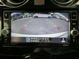 ギアを『R』に入れた後、カメラボタンを2回押すと、ナビ画面に後方の映像を映してくれるので、駐車がし易くなります。