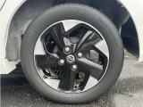 タイヤの溝もまだございます。