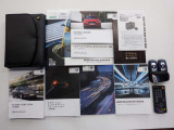 ※取説(車両/ナビ/Dレコ/クイックG)・新車保証書・整備手帳・整備記録簿6枚・サービスPKG証・ガラスコート証・地デジTVリモコン・スペアスマートキー 完備。 株式会社オートラインJ