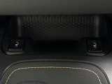 【シートヒーター】(運転席助手席)冬場に重宝します♪エアコンよりも素早く、体を芯まで温めてくれる嬉しい装備♪