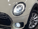 ●LEDヘッドライト:夜間走行時も良好な視界を確保し安心して運転できる高輝度LEDヘッドライトを装備!点灯速度が早く、消費電力も抑えられています。
