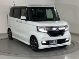 9灯式フルLEDヘッドライトで、より明るく遠くまで照らします!フロントバンパーにはLEDフォグライトが装着されています!