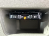 【ETC】有料道路を利用する際に料金所で停止することなく通過できる、ETC車載器(ノンストップ自動料金収受システム機器)が装備されています。セットアップを行うことで利用可能になります。
