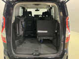 【3列シート】サードシートは跳ね上げても窓が隠れないので後方の確認も心配入りません!