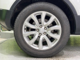 純正18インチホイール!車体にあわせてデザインされていますので、エクステリアをより魅力的に演出。ボディカラーとの相性もよい必見の装備です。