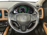 ハンドルにHondaセンシング系のクルーズコントロールやレーンキープアシストなどのスイッチと、オーディオの操作スイッチが装備されています。ハンドルから手を離さず安全に操作できます。
