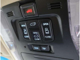両側パワースライドドア付きだから、狭い駐車スペースなどでの 乗り降りラクラク!小さなお子さまのいるご家庭には嬉しい装備。