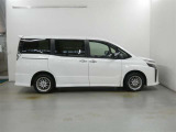 この度は、当社の展示車をご覧いただきまして、誠に有難うございます。自信をもってお勧めできる車となりますので、ごゆっくりご覧頂きたいと思います。