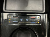 冬場に嬉しい運転席、助手席シートヒーター付きでポカポカ