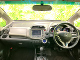 運転席周りは広々としており、操作性も抜群。視界も広く、運転に集中できます。快適なドライブをサポートする空間です。使いやすさを重視した設計です。