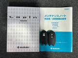 スマートキーは鍵をバッグに入れたままでもドアロックの開閉やエンジンのON・OFFができます。夜間や雨の日も鍵を探さなくて良いので便利です。