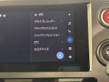 あると便利なスマートキー付きです。鍵の開閉もエンジンの始動もワンタッチでとてもカンタンです。両手がふさがってても快適です。