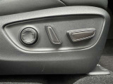 パワーシート搭載。微妙な調整が手軽にでき、最適なポジションで運転することが可能です。