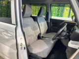 運転席シート廻りは使用感も少なく、良好な状態となっています。丁寧に使われていたことがよくわかりますね。