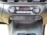 オートエアコン搭載!ワンタッチで車内温度を一括管理できます!!