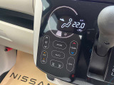 お好みの温度に合わせれば自動的に調節、オートエアコン装備。年中快適な車内。
