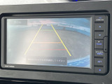 後方確認をサポートするモニター画面。駐車時の安全性を高めます。クリアな映像で、より安心な運転をサポートします。