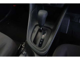 当社の中古車には1年間走行距離無制限の『ロングラン保証』がついています。年式は問わず、全国約5,000ヶ所のトヨタのお店で保証修理を受けることができます。
