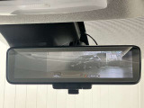 【インテリジェント ルームミラー】車両後方のカメラ映像をミラー面に映し出すので、車内の状況や、天候などに影響されずいつでもクリアな後方視界が得られます!