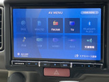 お気に入りの音楽を最高の音質で。様々なメディアに対応し、車内を自分好みの空間へと演出します。