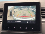 ●パノラミックビューモニター:専用のカメラにより、上から見下ろしたような視点で360度クルマの周囲を確認することができます☆死角部分も確認しやすく、狭い場所での切り返しや駐車もスムーズに行えます。