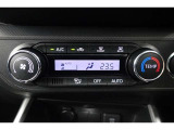 ★エアコンはオートタイプが装着済みです!オートモードにしておけば、車内温度を設定するだけで風の料や吹き出し口の切り替えを機械が行ってくれます!一年中快適な環境を作れますよ♪