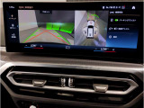 【フロントカメラ】フロントの広角カメラにより、運転席からは見えない道路状況を確認可能です。車通りや、人通りの多い路地などでも障害物の接近をカメラにて確認できます。