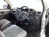 見通しのよいすっきりとした視界で、誰でも運転しやすいです。運転のしやすさは疲れにくさにも繋がりますよ♪