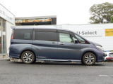 車輌右横になります!車両販売や買取、車検、点検その他一般整備、板金修理、任意保険などなどお車のことならなんでもお任せください!整備や修理もお安く頑張らせて戴きます!