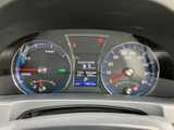 視認性の高いメーター類で、運転状況を的確に把握できます。洗練されたデザインが、ドライバーの集中をサポートします。