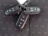キーフリーシステム(エンジンスタート付き)です。車両周辺からエンジンの始動/停止が可能です。