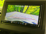 【バックカメラ】駐車時に後方がリアルタイム映像で確認できます。大型商業施設や立体駐車場での駐車時や、夜間のバック時に大活躍!運転スキルに関わらず、今や必須となった装備のひとつです!