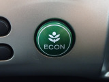 エンジン、エアコンなどを制御し低燃費な『ECONモード』に、また走りを楽しみたいとき、空調など快適性を重視したいときにはスイッチOFFで通常モードに切り替えができます!