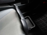助手席のシート下は大容量の収納スペース♪季節の変化で使用しない物など収納可能です♪